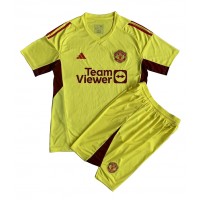 Billiga Manchester United Målvakt Barnkläder Borta fotbollskläder till baby 2023-24 Kortärmad (+ Korta byxor)
